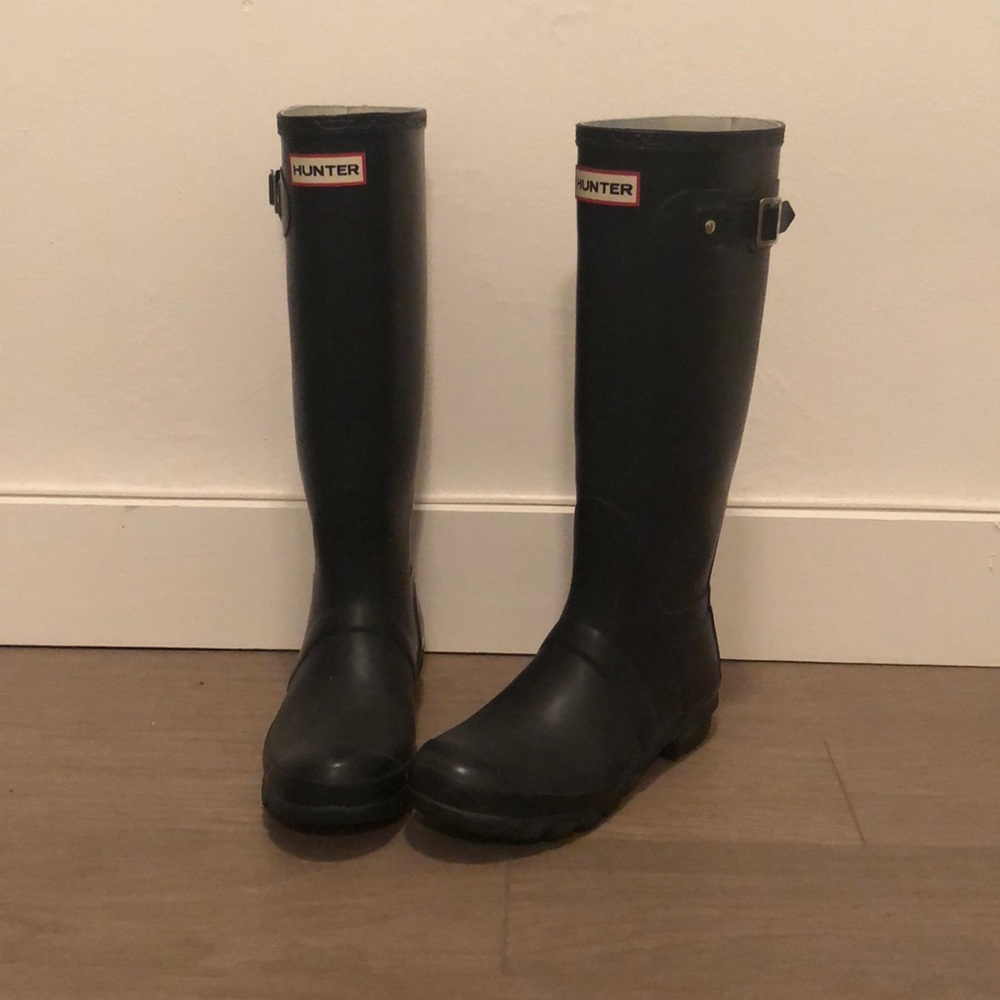 Hunter rain boots. Black